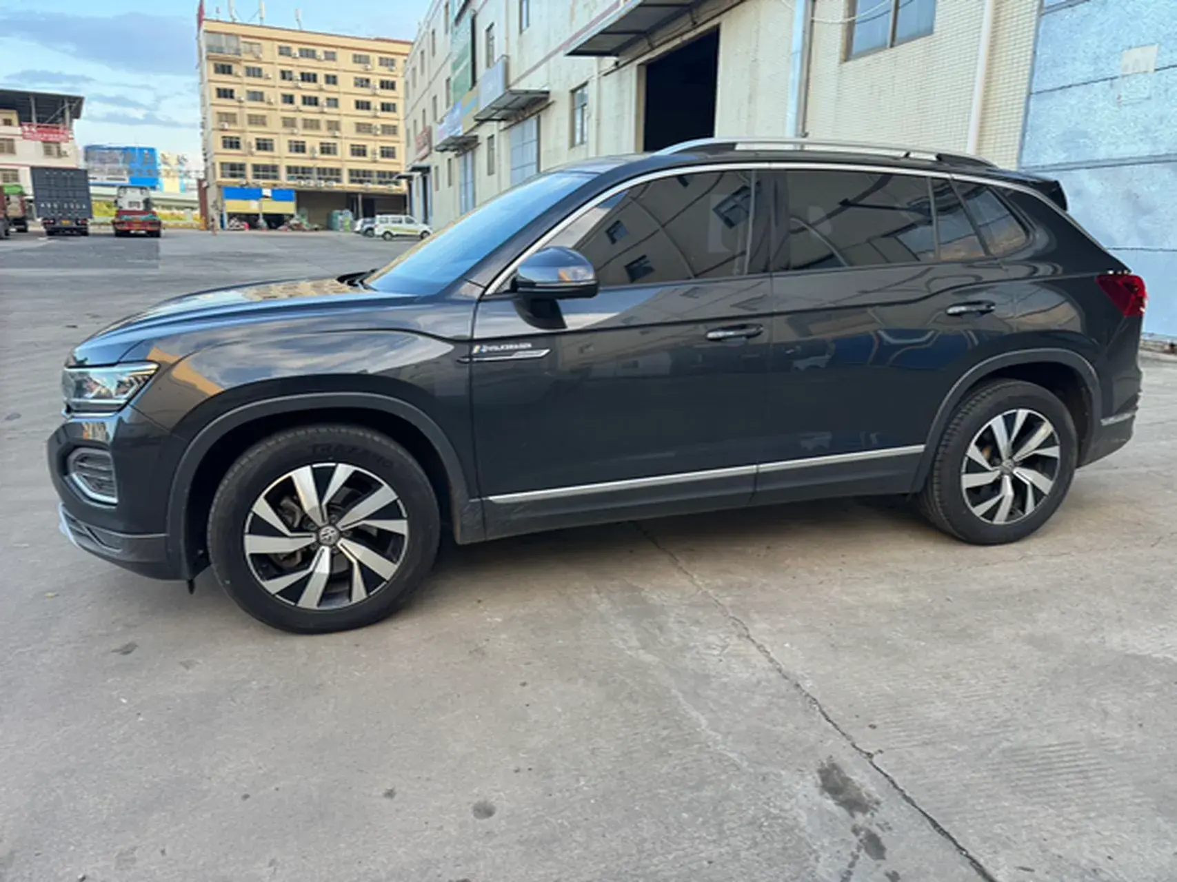 2021 VOLKSWAGEN TAYRON thumbnail 4