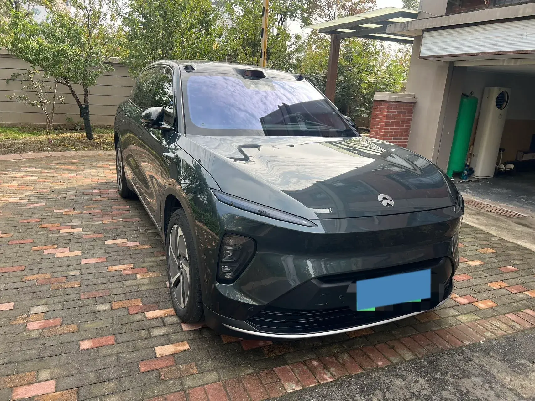 2024 NIO ES8 thumbnail 2