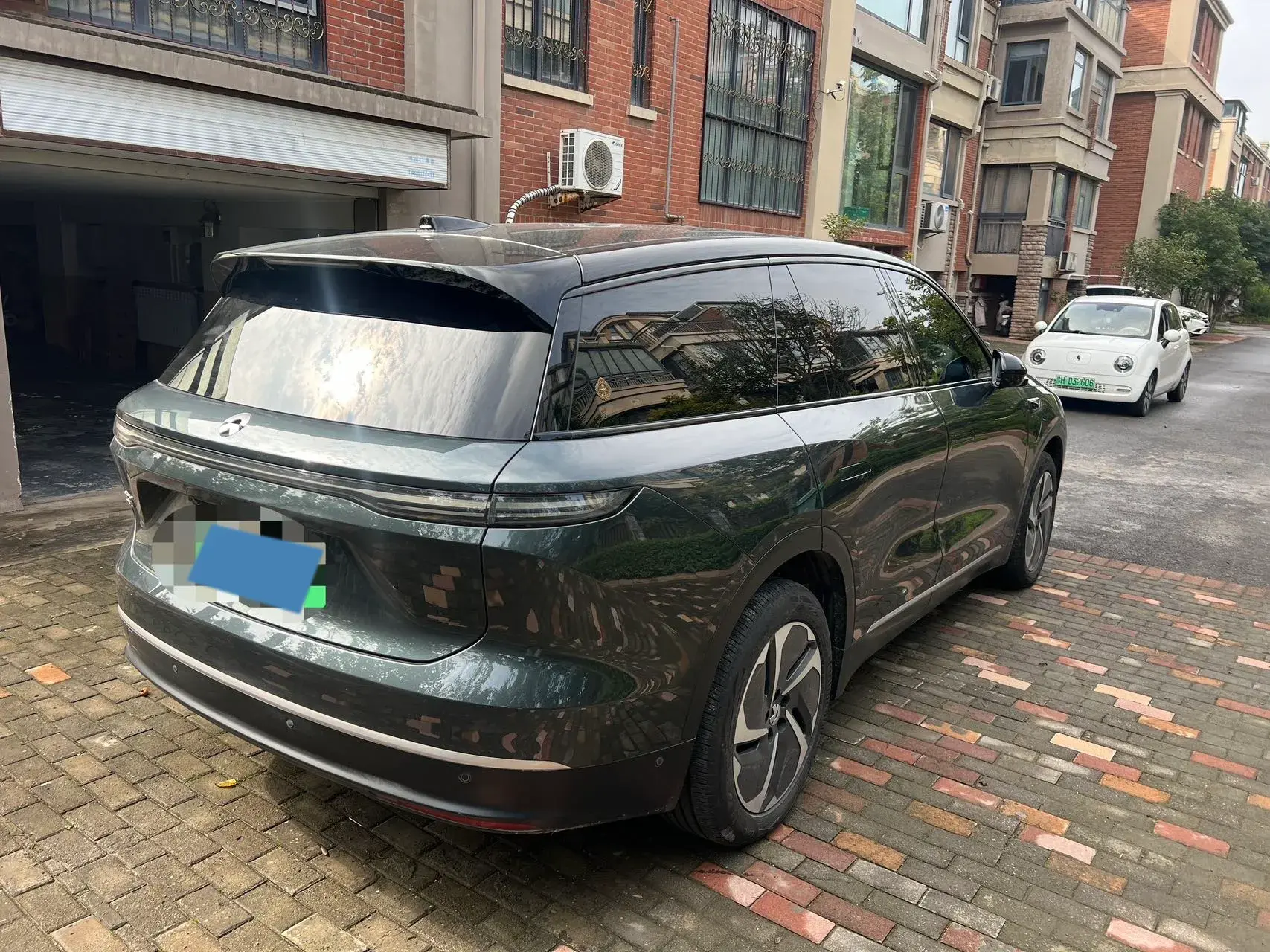 2024 NIO ES8 thumbnail 4