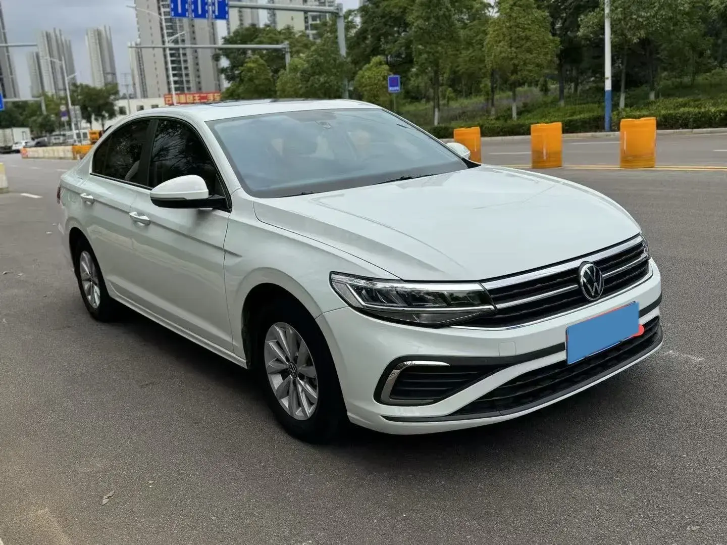 2023 VOLKSWAGEN BORA thumbnail 2