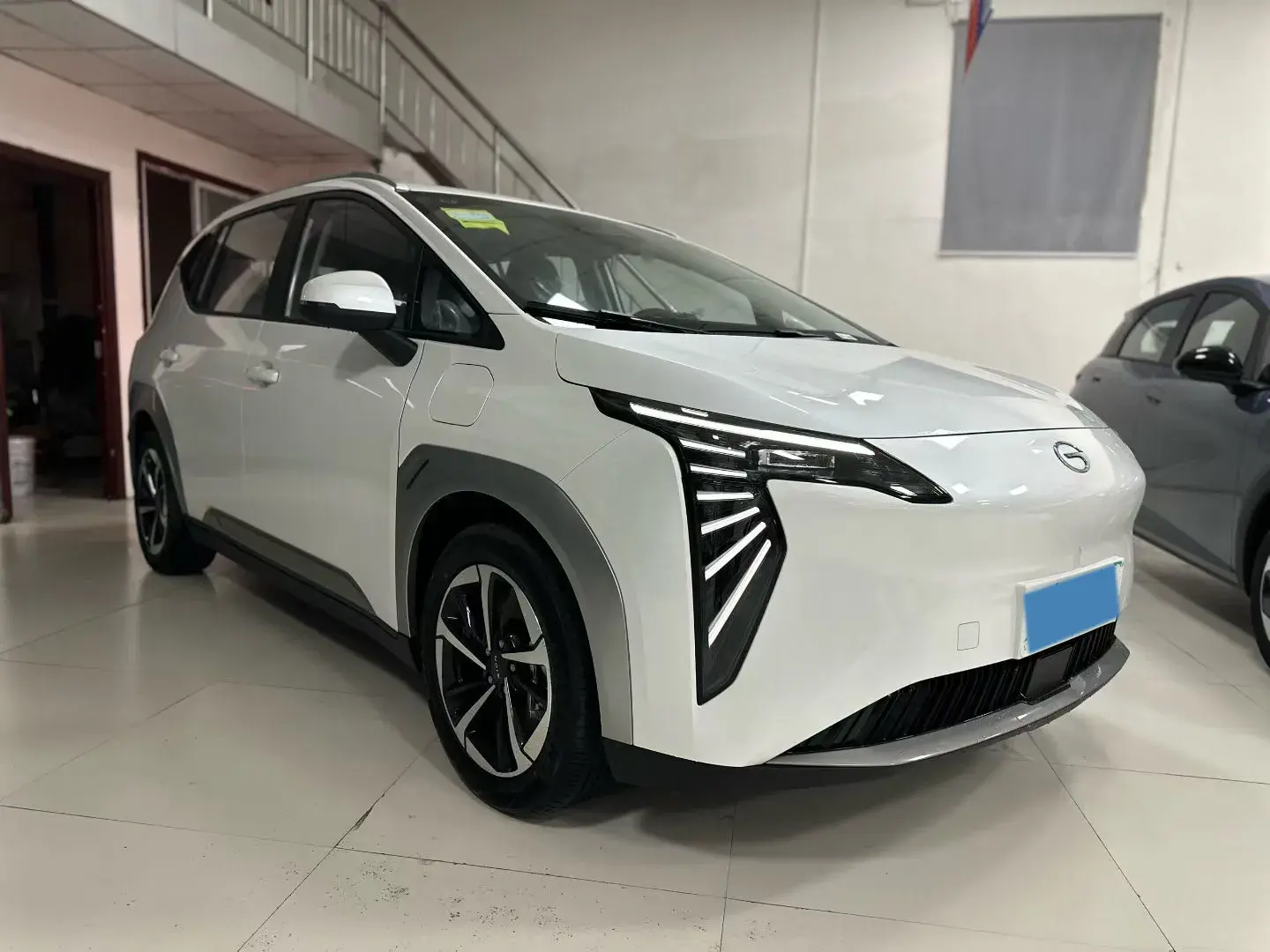 2025 AION Y thumbnail 3