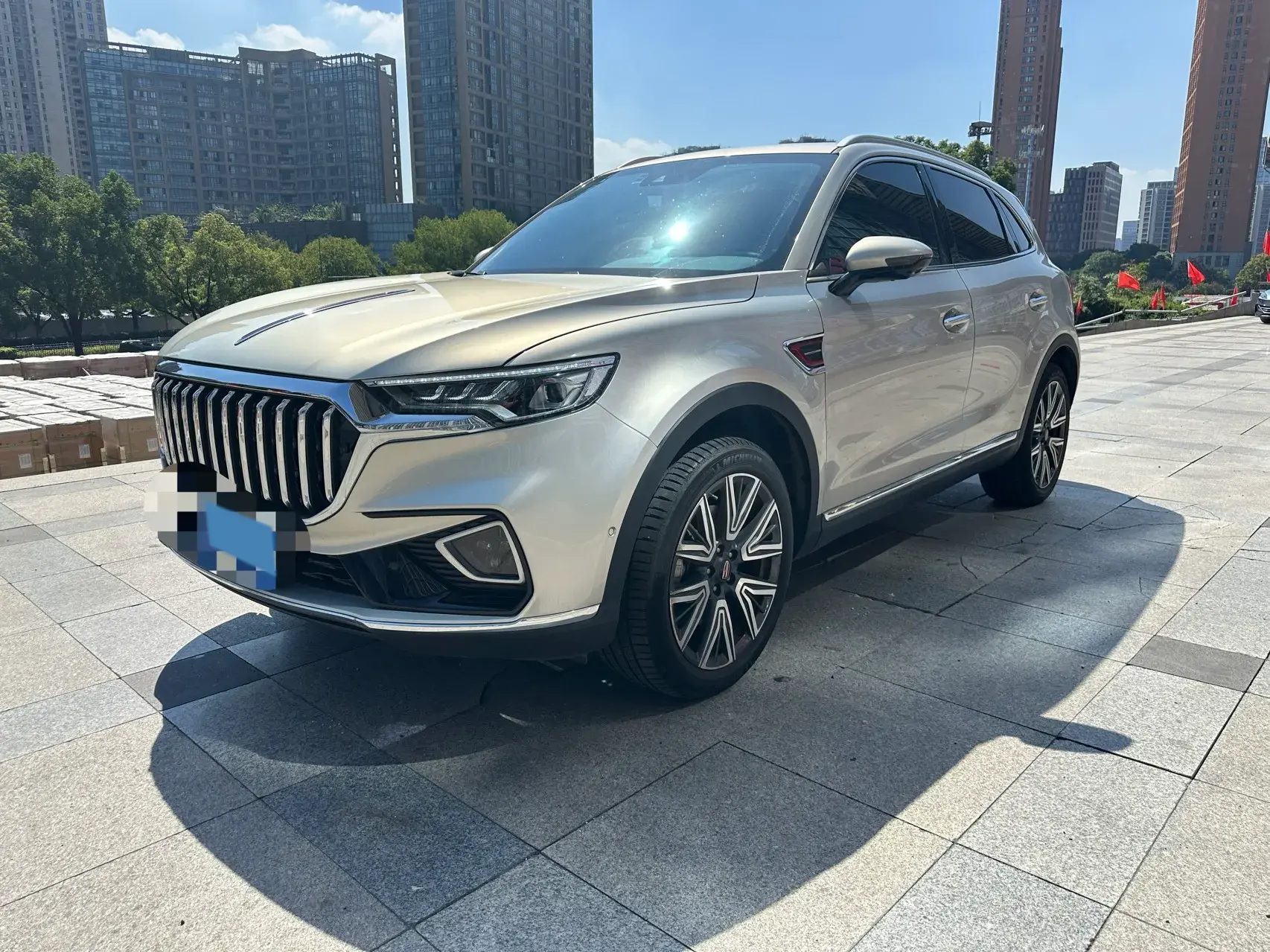 2022 HONGQI HS5 view 1