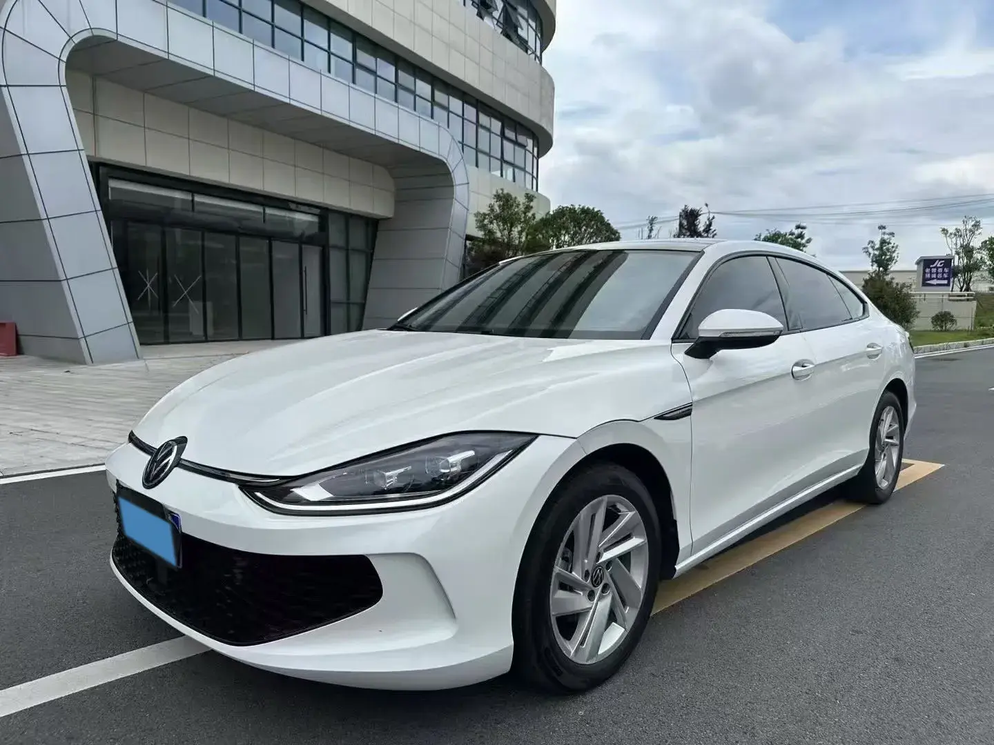 2022 VOLKSWAGEN LAMANDO view 1