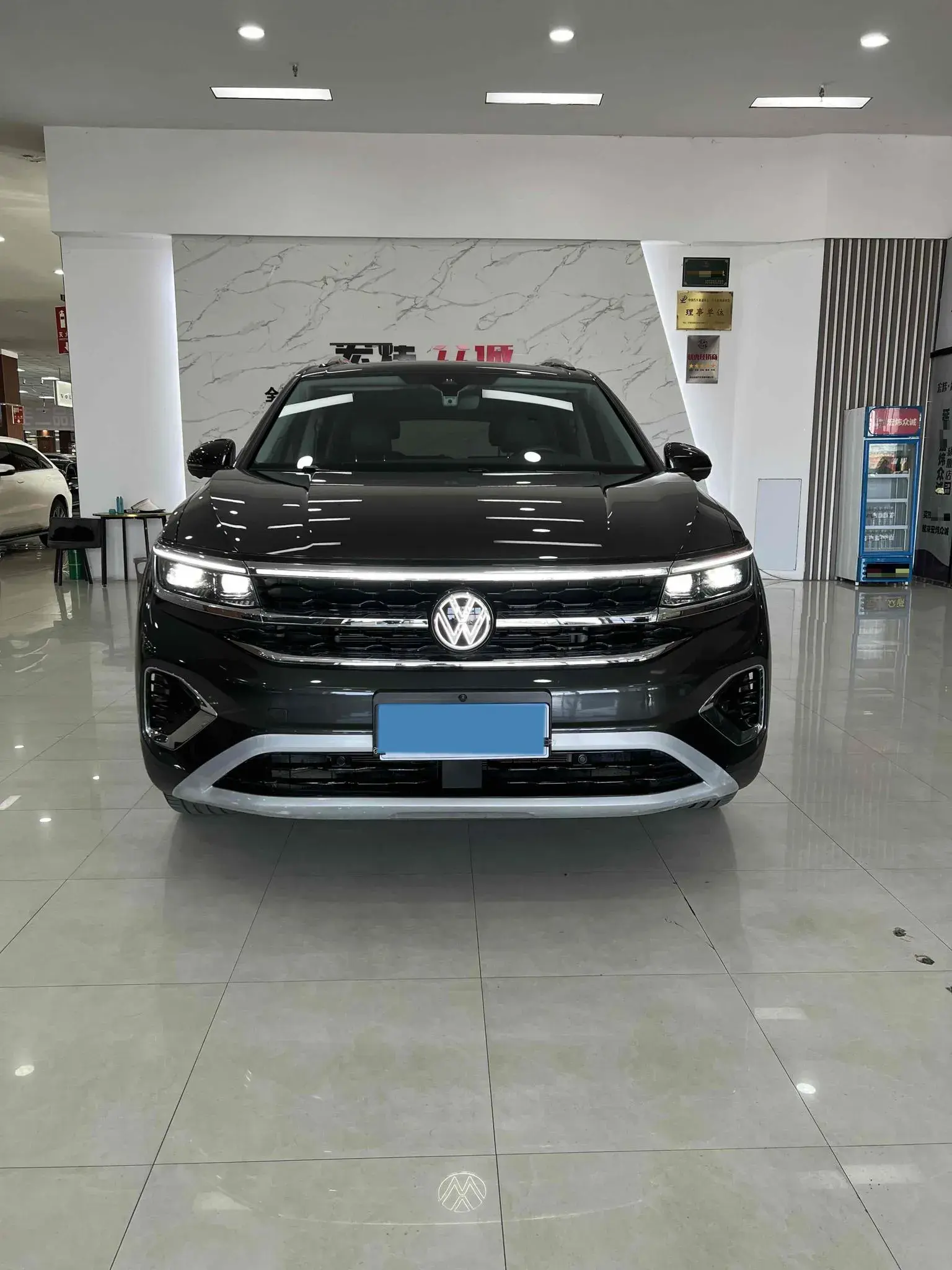 2023 VOLKSWAGEN TALAGON thumbnail 2