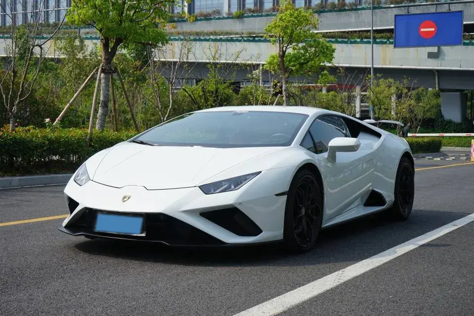 2020 LAMBORGHINI HURACÁN view 1