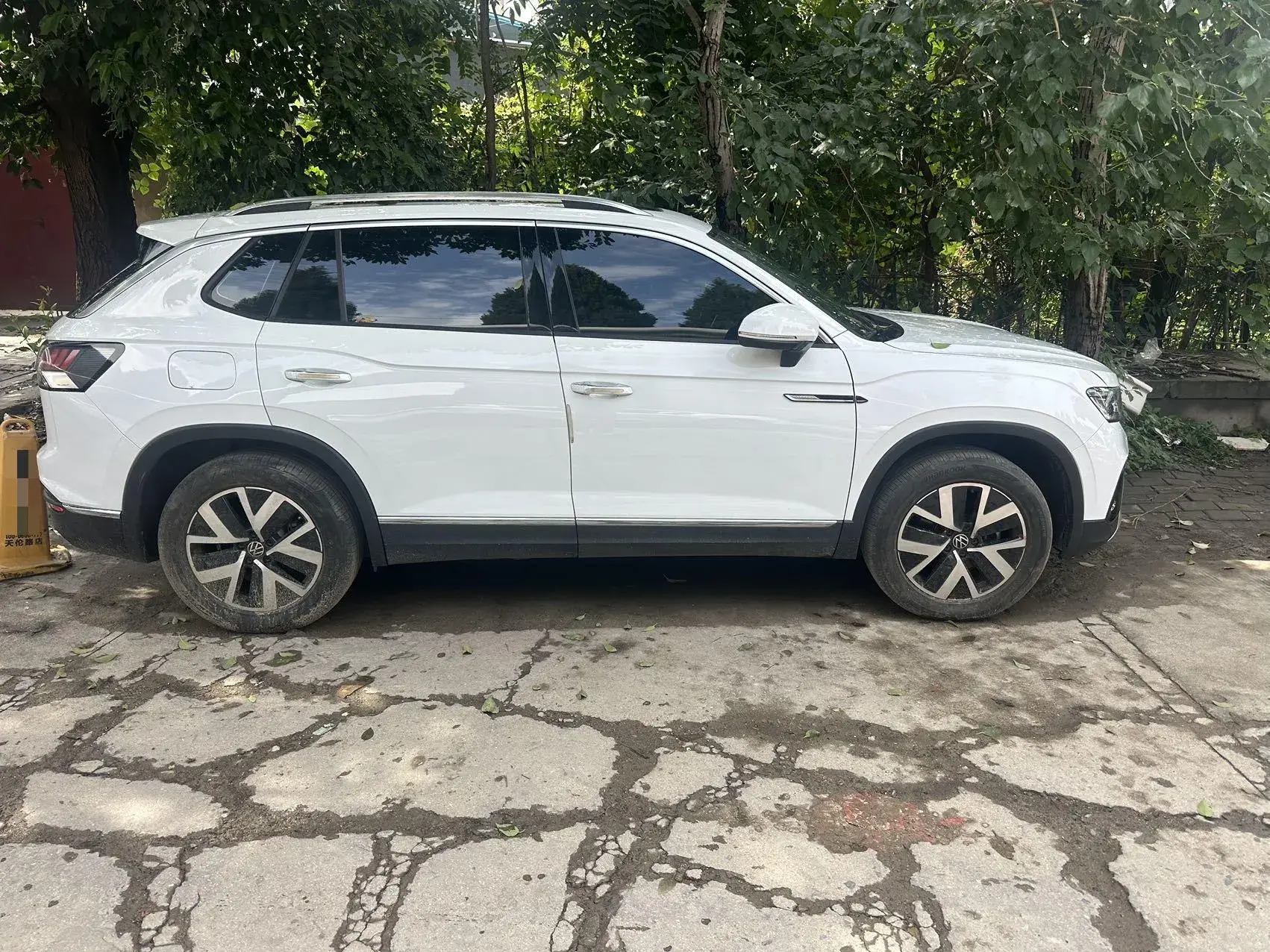 2024 VOLKSWAGEN TAYRON thumbnail 3