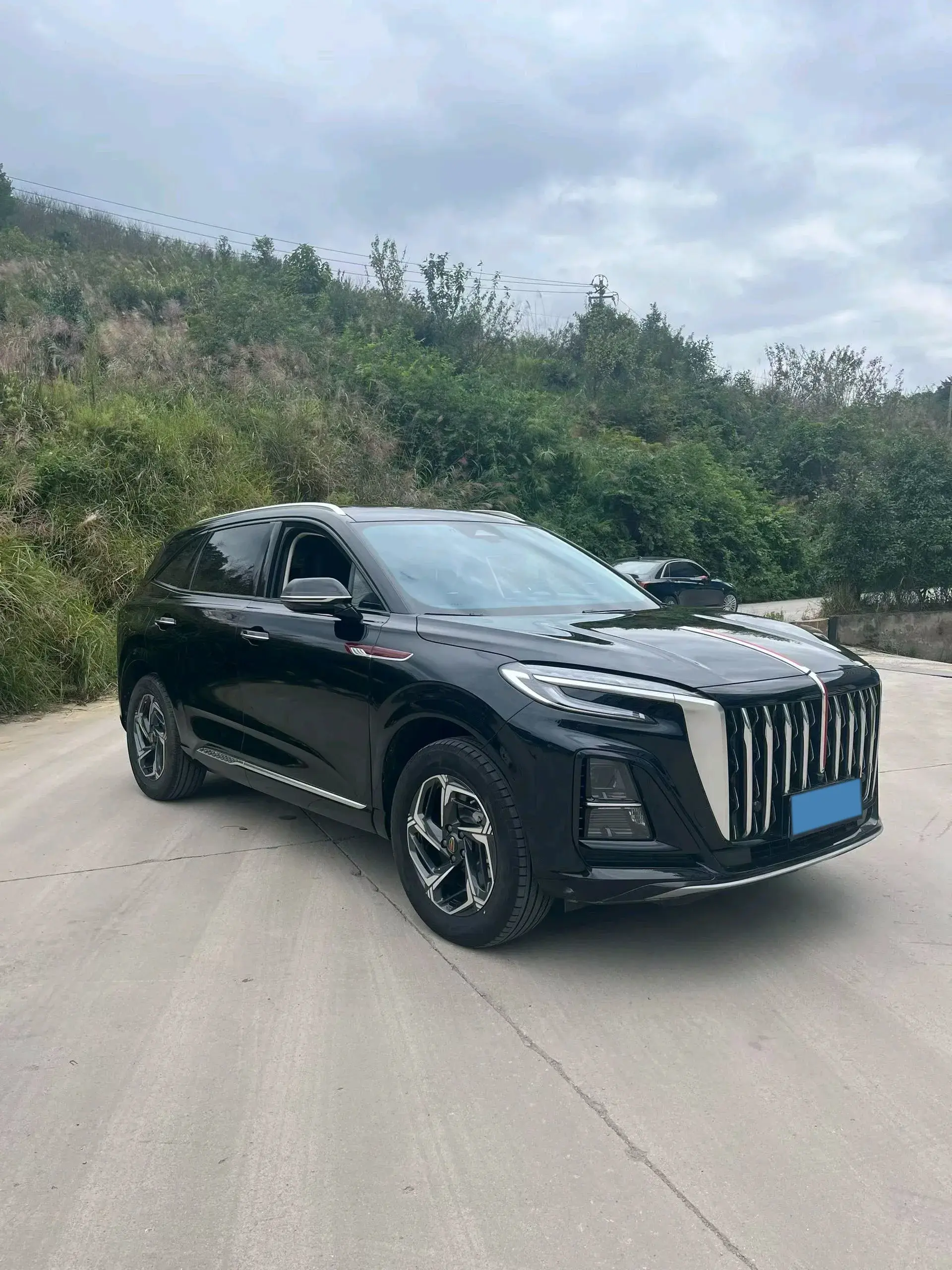 2023 HONGQI HS3 thumbnail 2
