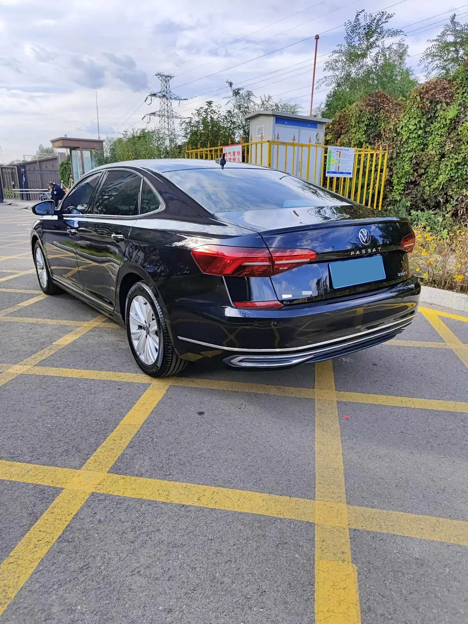 2021 VOLKSWAGEN PASSAT thumbnail 4