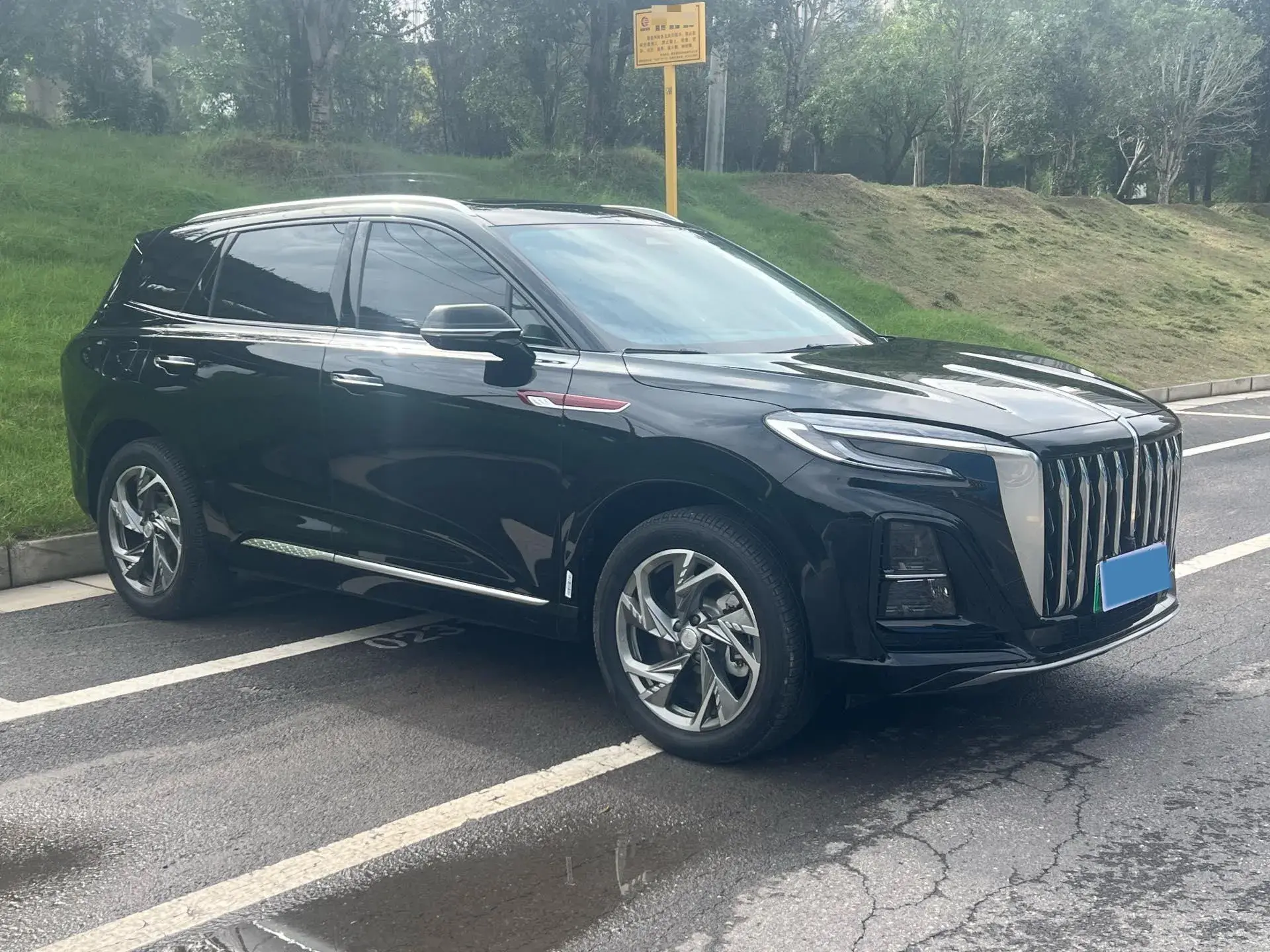 2024 HONGQI HS3 thumbnail 3