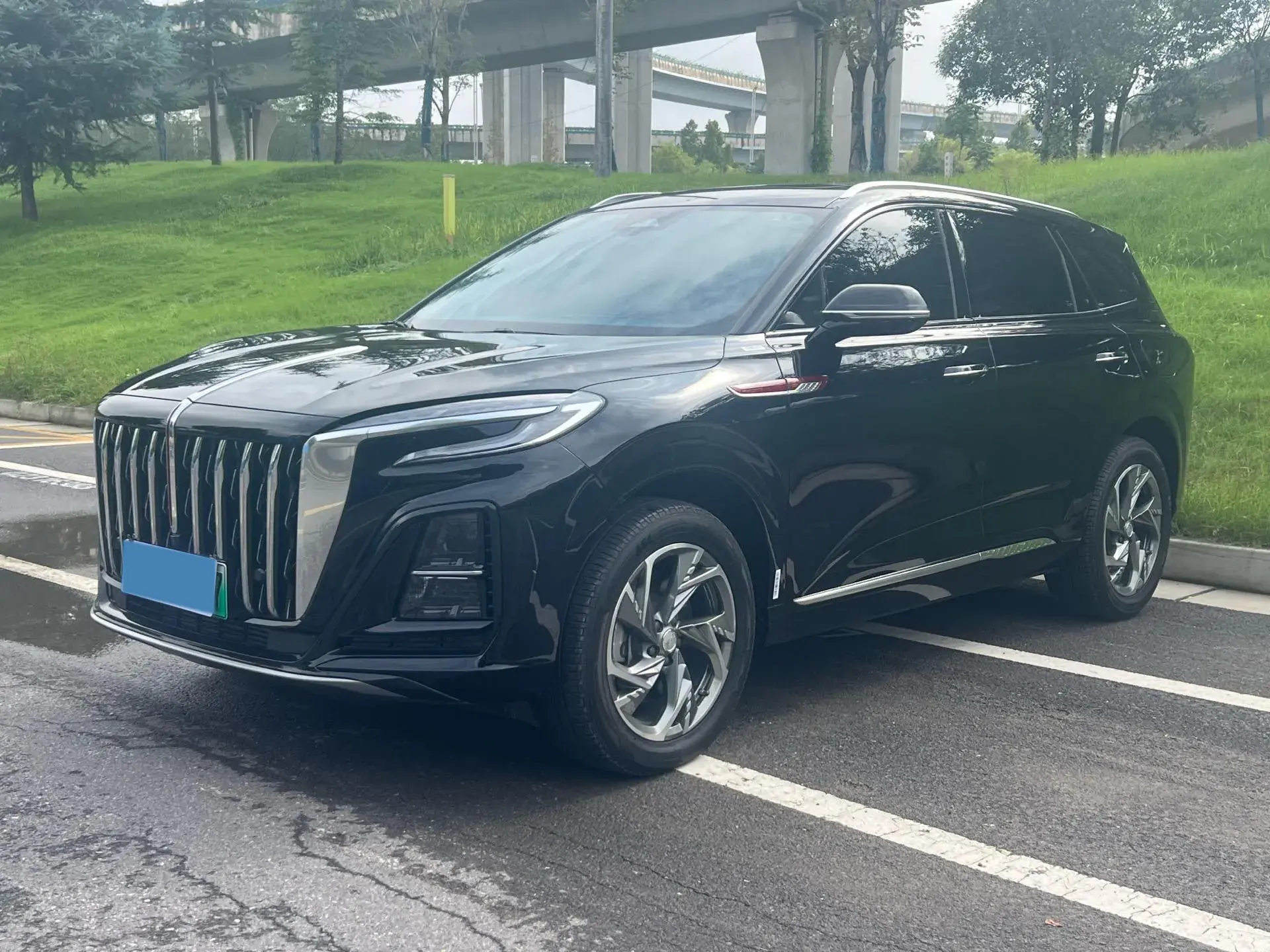 2024 HONGQI HS3 view 1