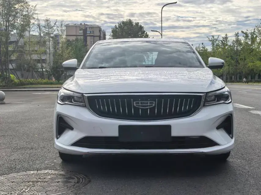 2022 GEELY EMGRAND thumbnail 2