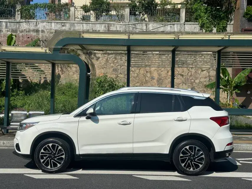 2017 GAC TRUMPCHI thumbnail 3