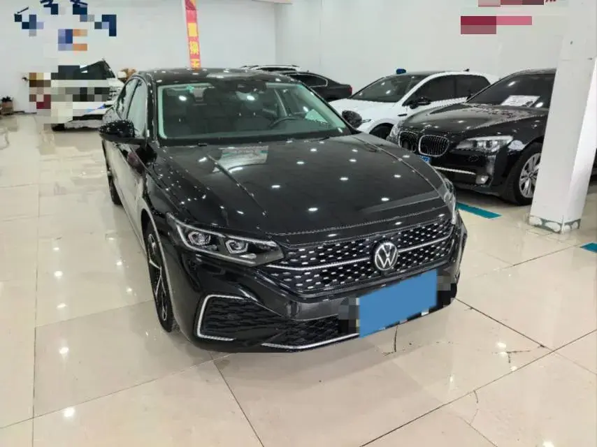 2022 VOLKSWAGEN PASSAT thumbnail 2