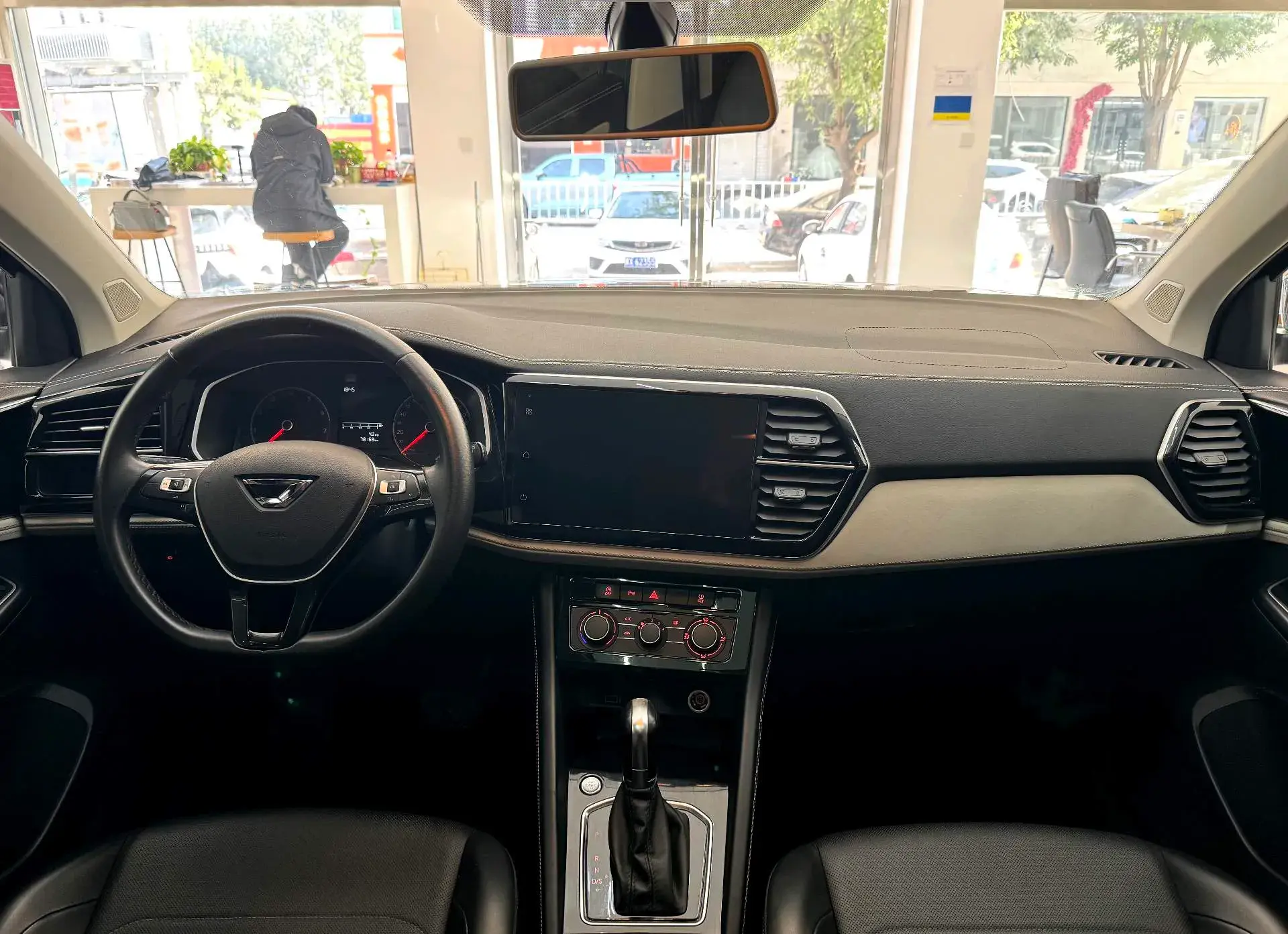 2022 JETTA VS5 thumbnail 4