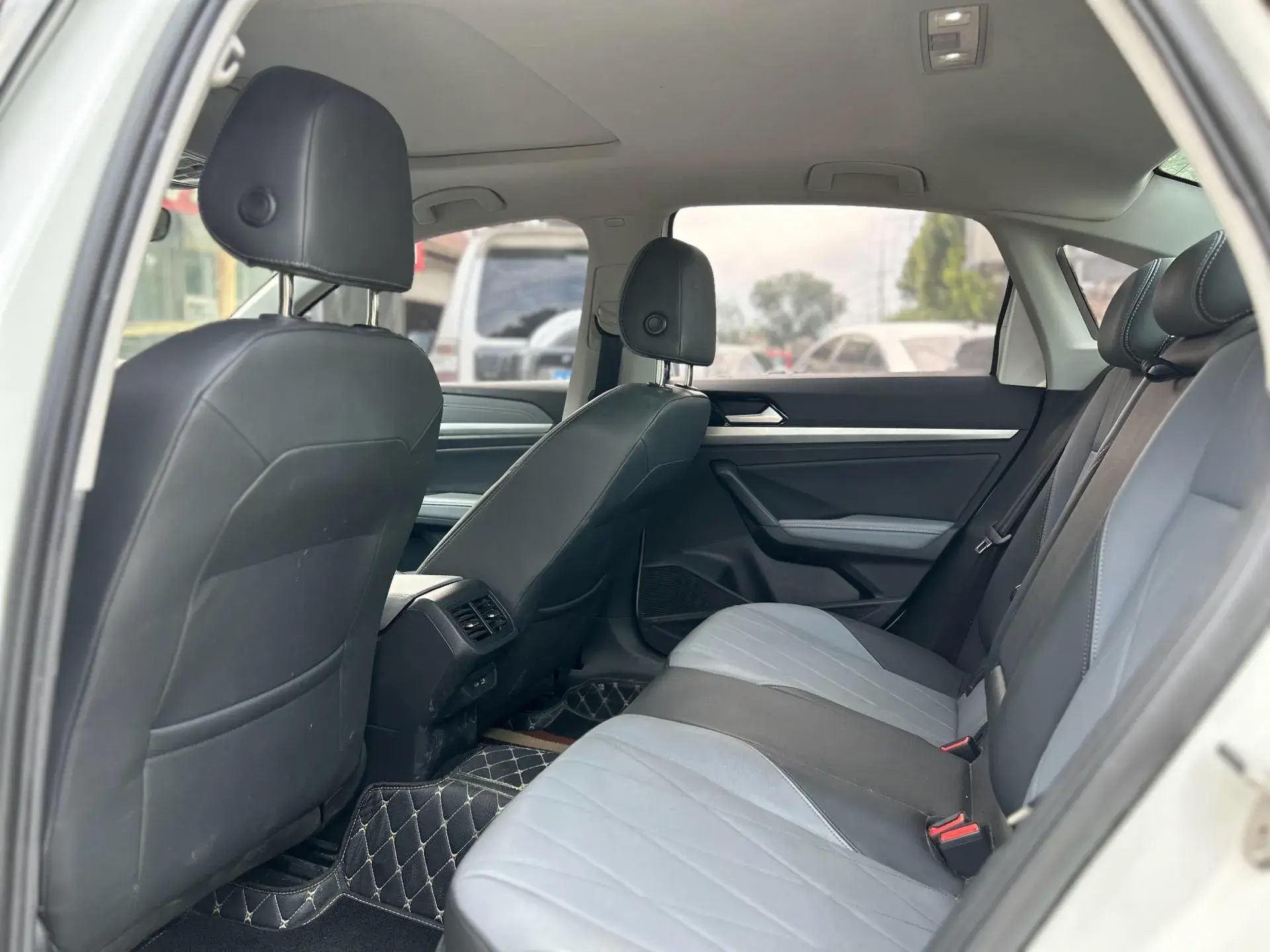 2023 VOLKSWAGEN LAVIDA thumbnail 4