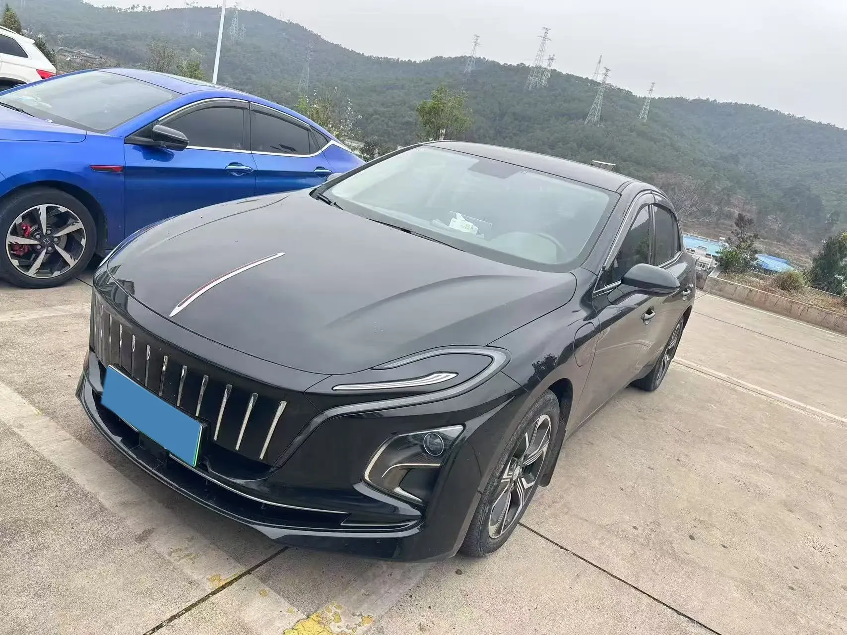 2022 HONGQI E-QM5 view 1