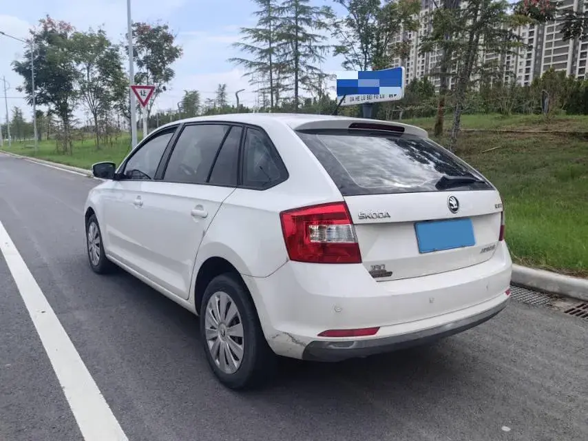 2018 SKODA RAPID thumbnail 3