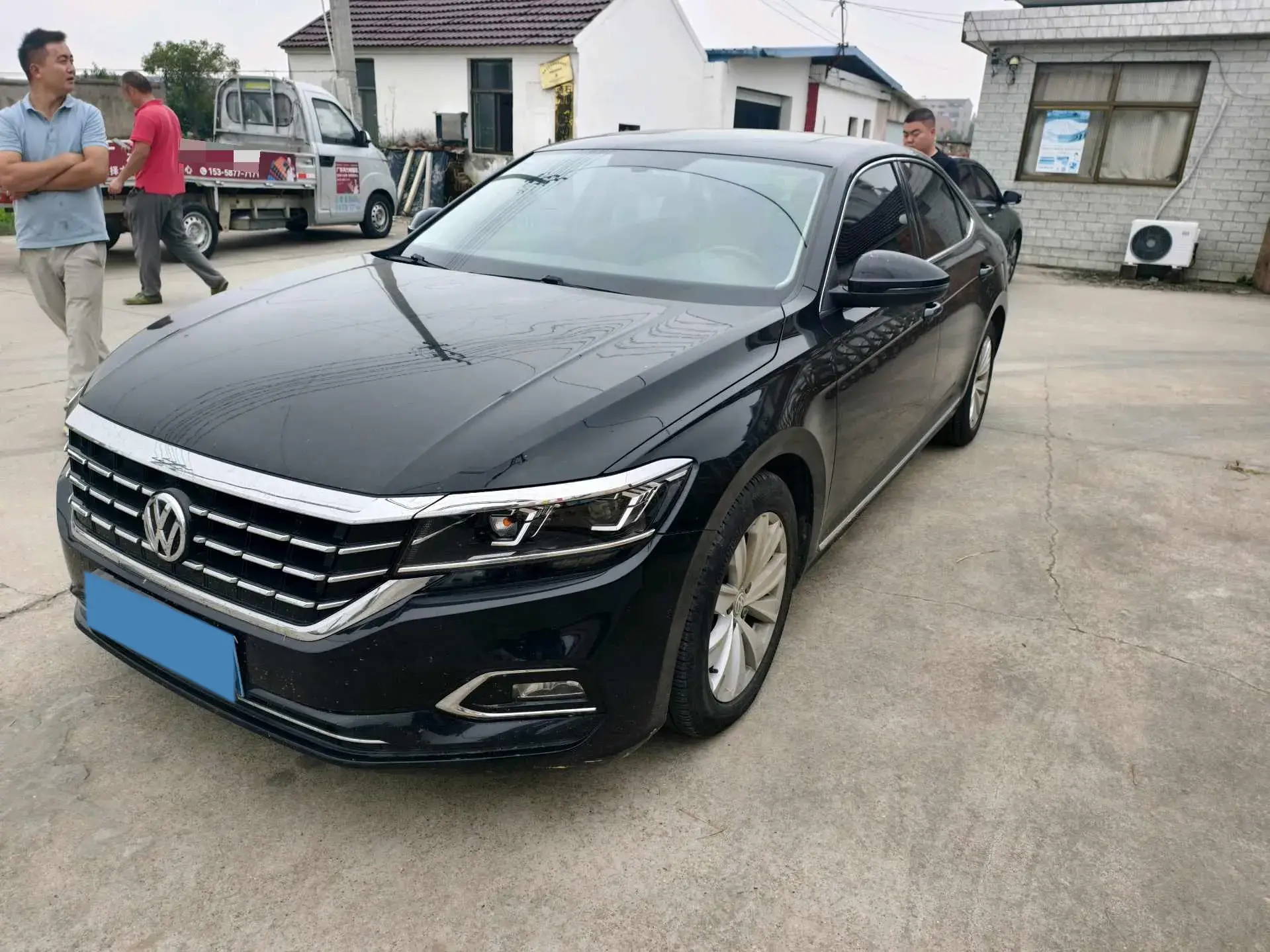 2019 VOLKSWAGEN PASSAT view 1