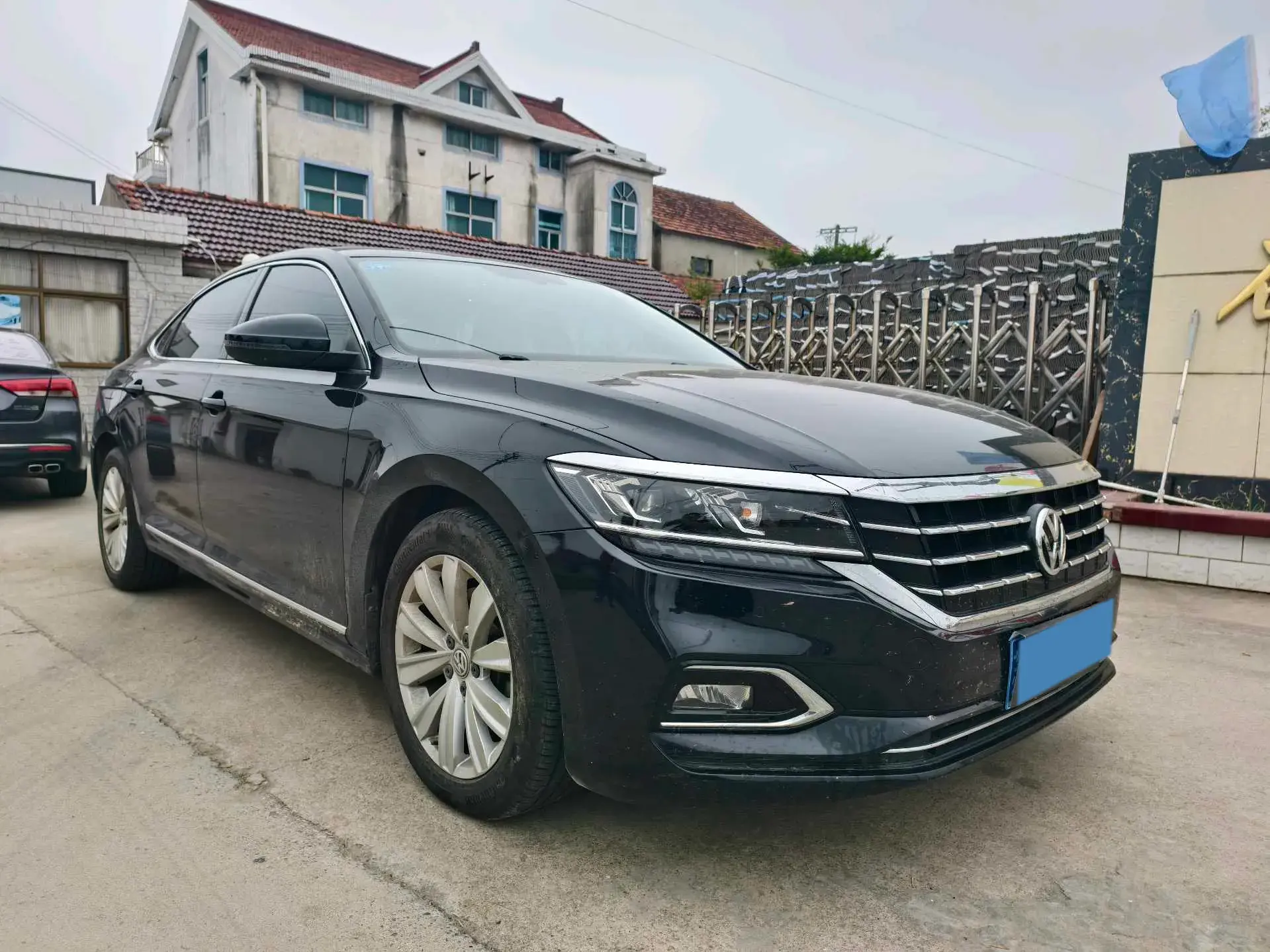 2019 VOLKSWAGEN PASSAT thumbnail 3