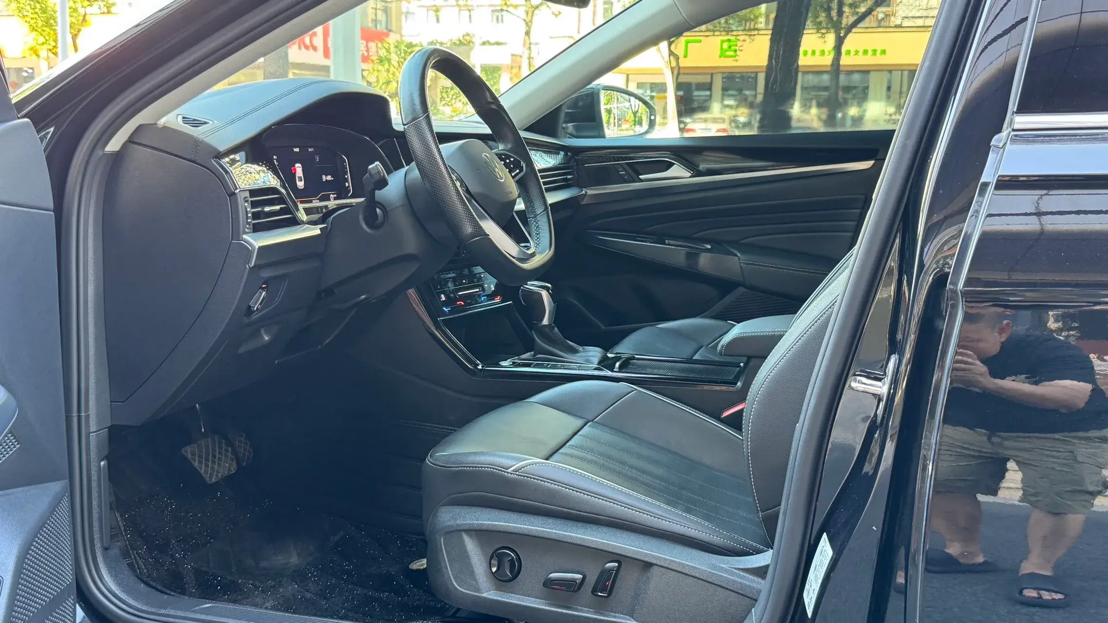 2023 VOLKSWAGEN PASSAT thumbnail 4