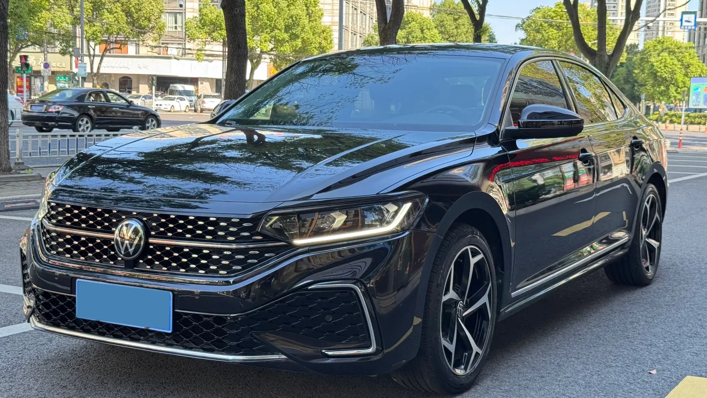 2023 VOLKSWAGEN PASSAT view 1