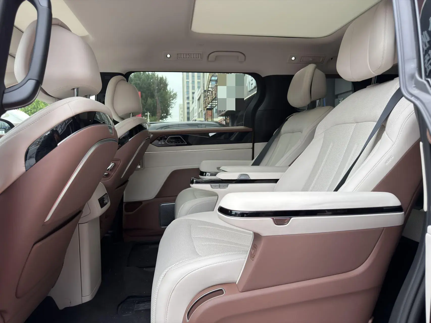 2025 BYD XIA thumbnail 4