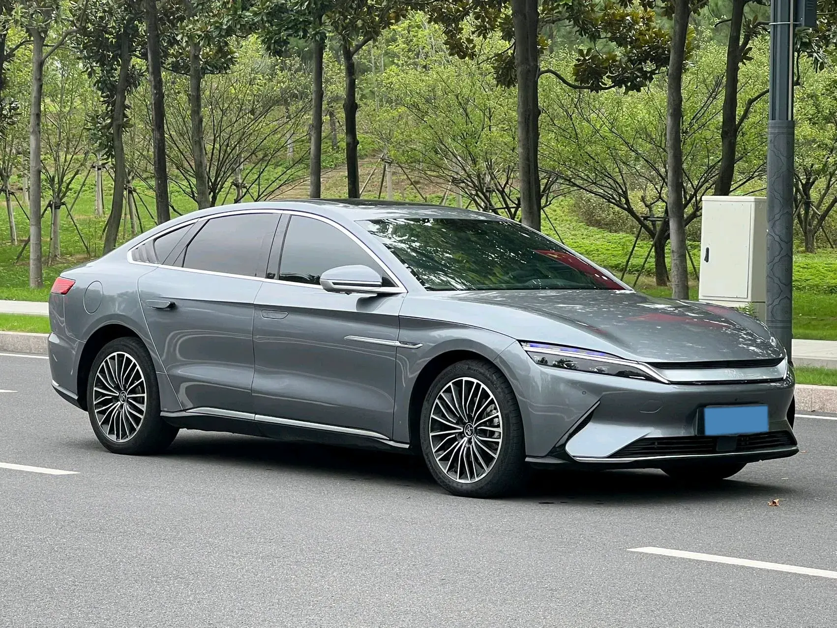 2021 BYD HAN thumbnail 3