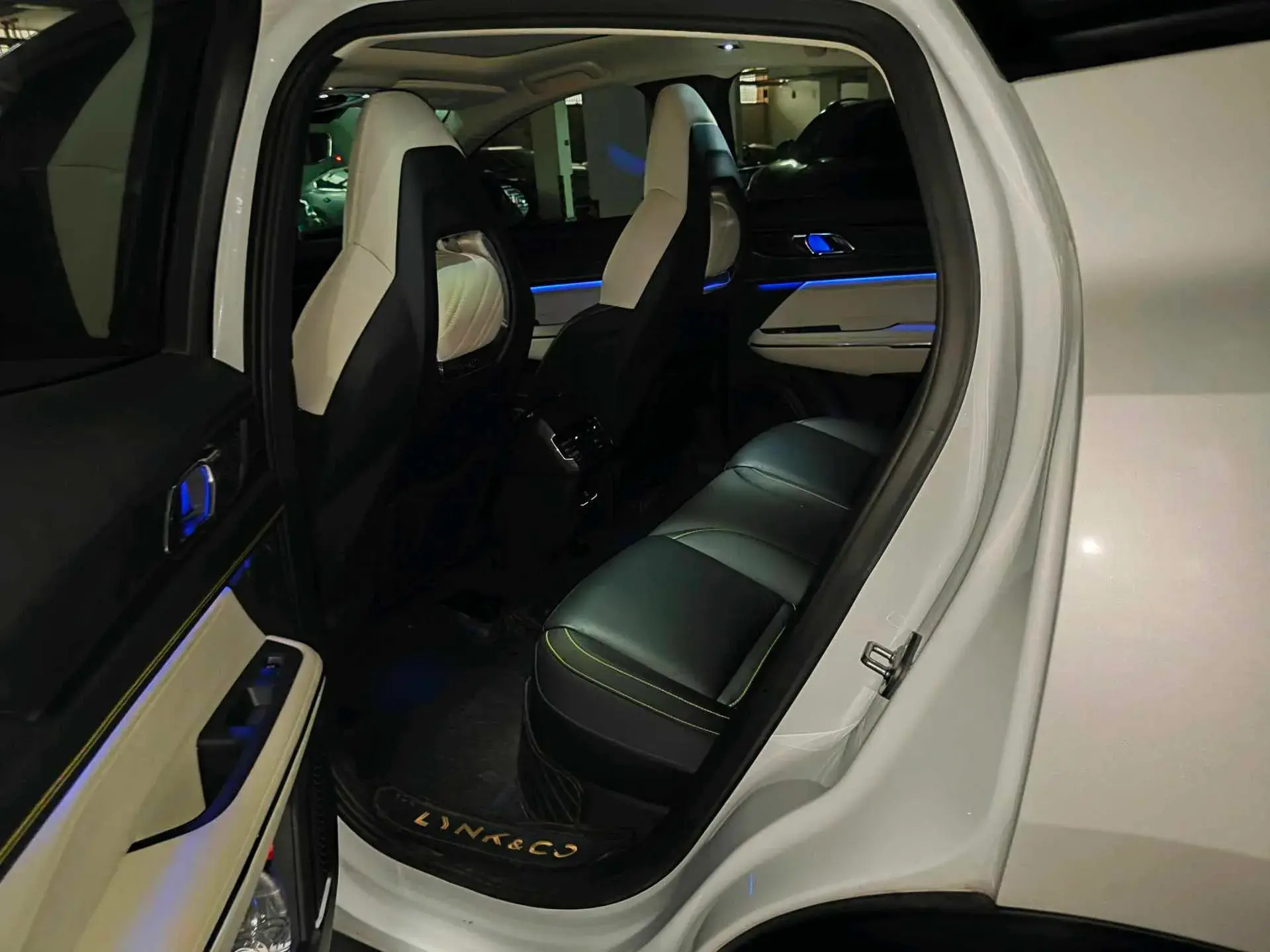 2020 LYNK&CO 05 thumbnail 4