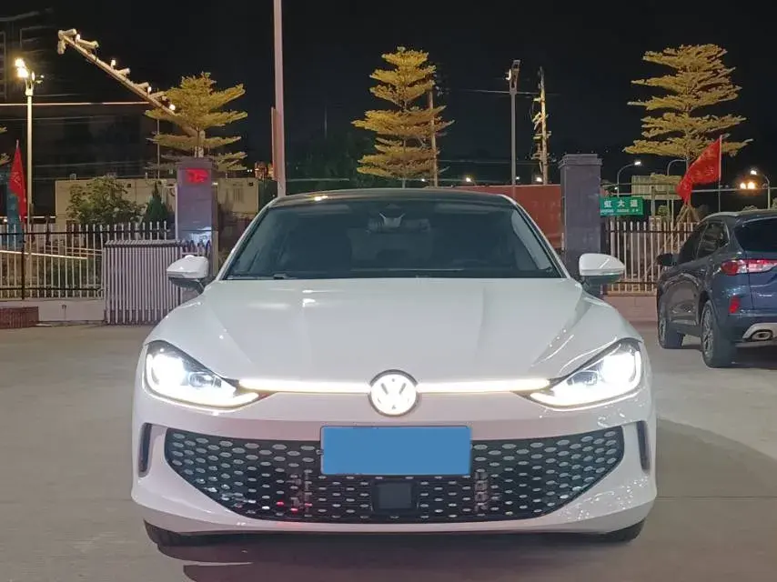 2023 VOLKSWAGEN LAMANDO thumbnail 2