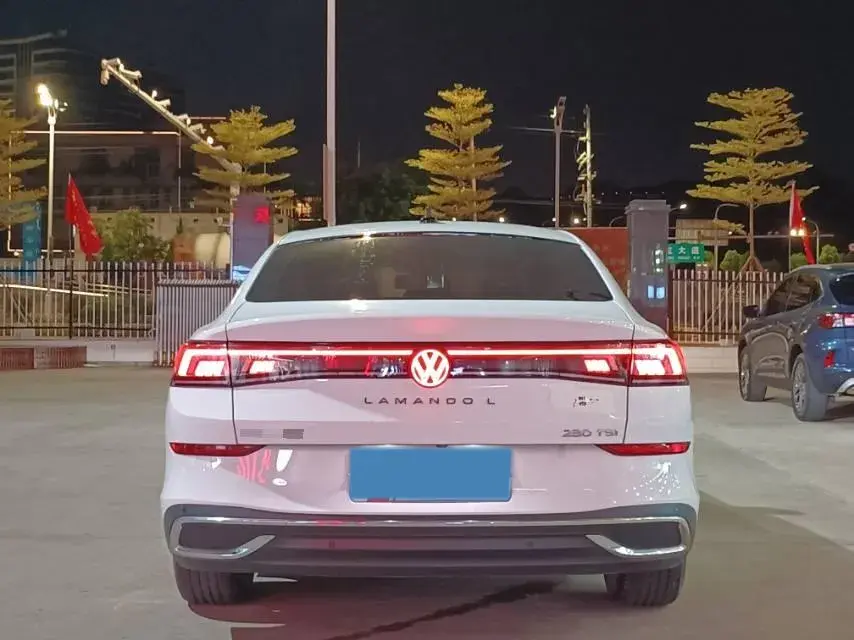 2023 VOLKSWAGEN LAMANDO thumbnail 3