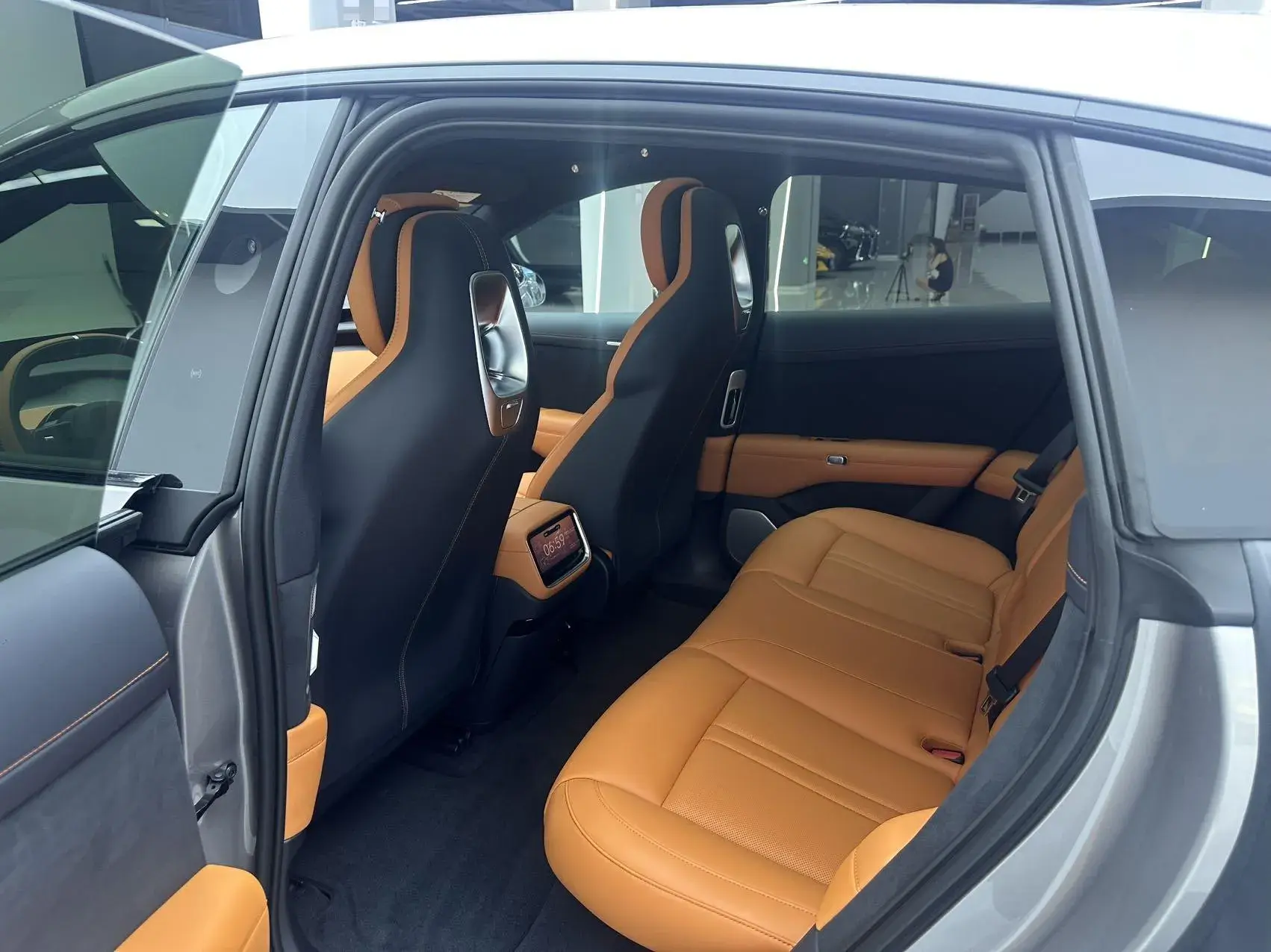 2025 MI YU7 thumbnail 4