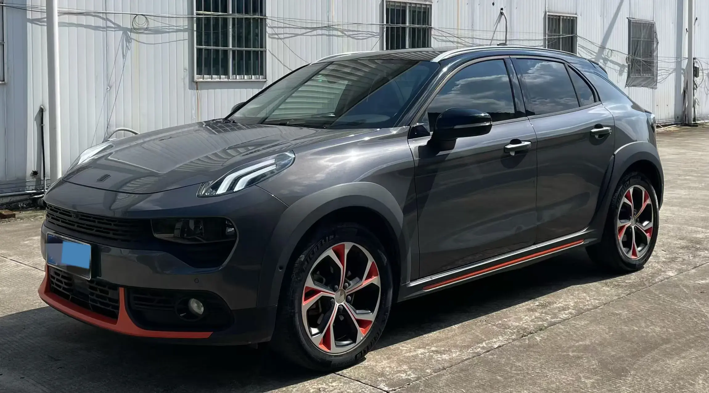 2019 LYNK&CO 02 view 1