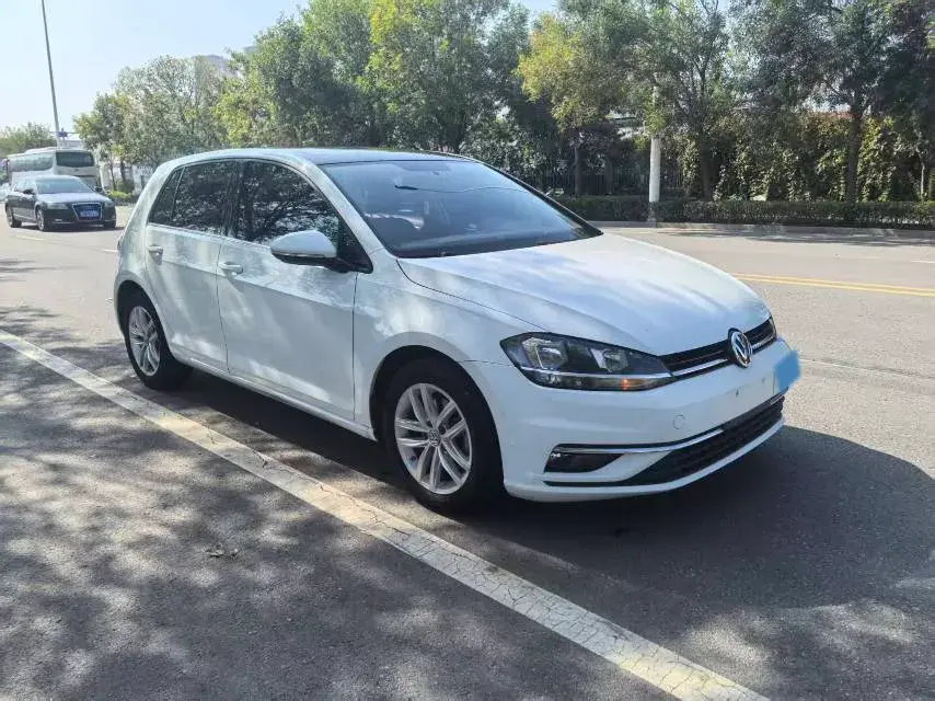 2018 VOLKSWAGEN GOLF thumbnail 3