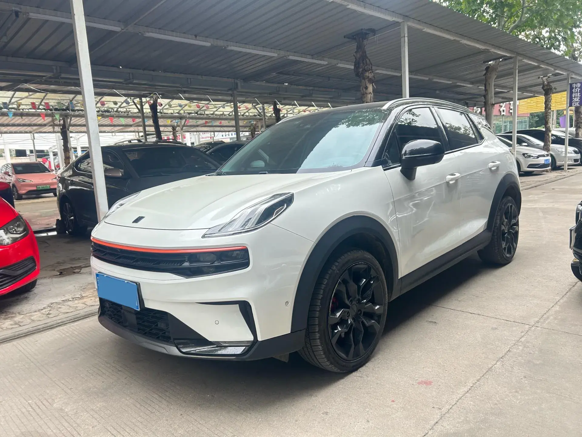 2020 LYNK&CO 06 view 1