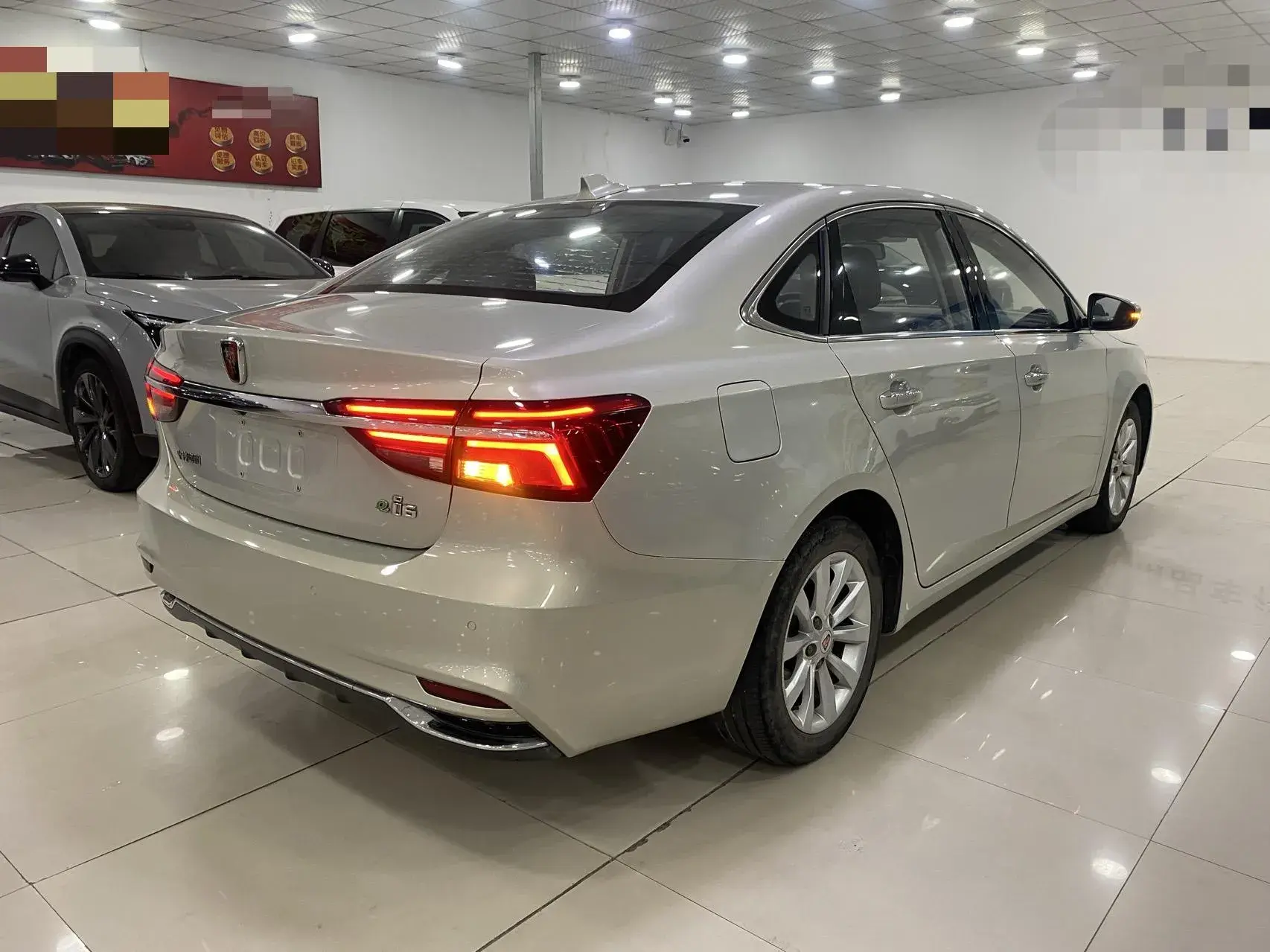 2017 ROEWE I6 thumbnail 3