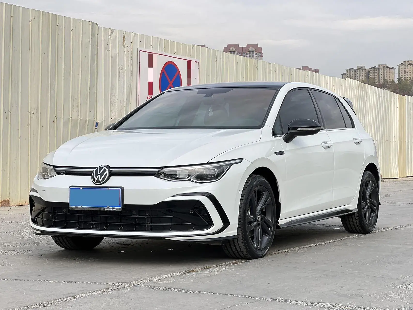 2023 VOLKSWAGEN GOLF view 1