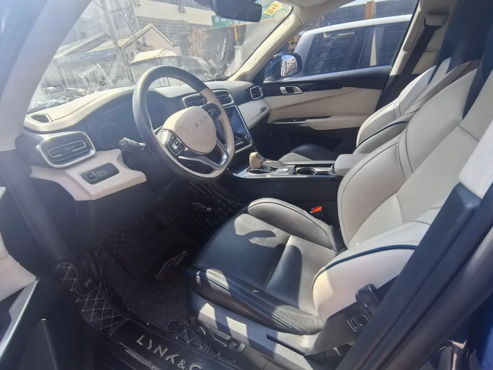 2018 LYNK&CO 01 thumbnail 2