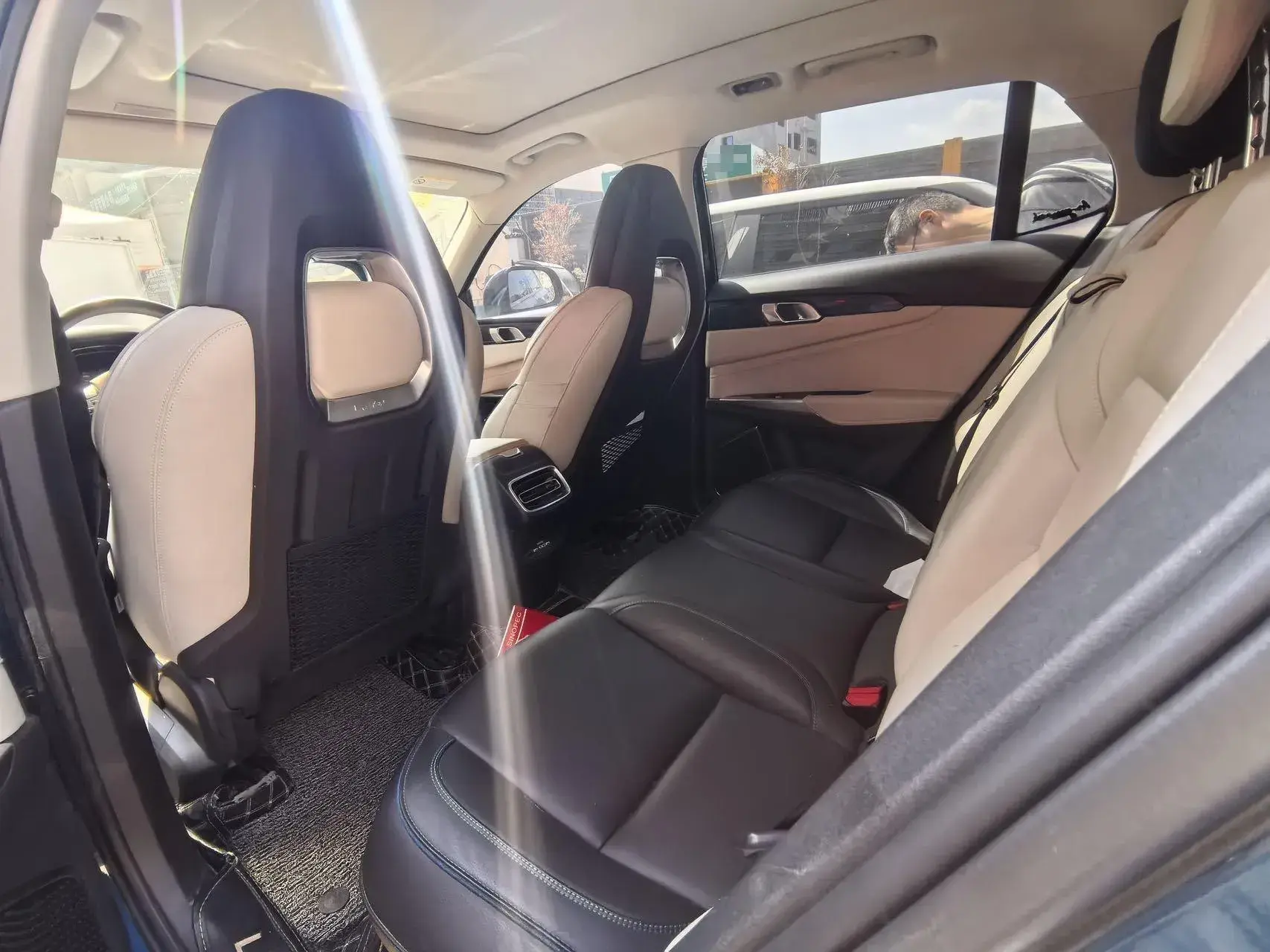 2018 LYNK&CO 01 thumbnail 3