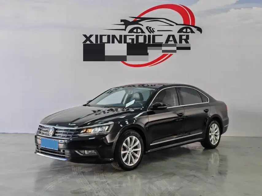 2017 VOLKSWAGEN PASSAT view 1