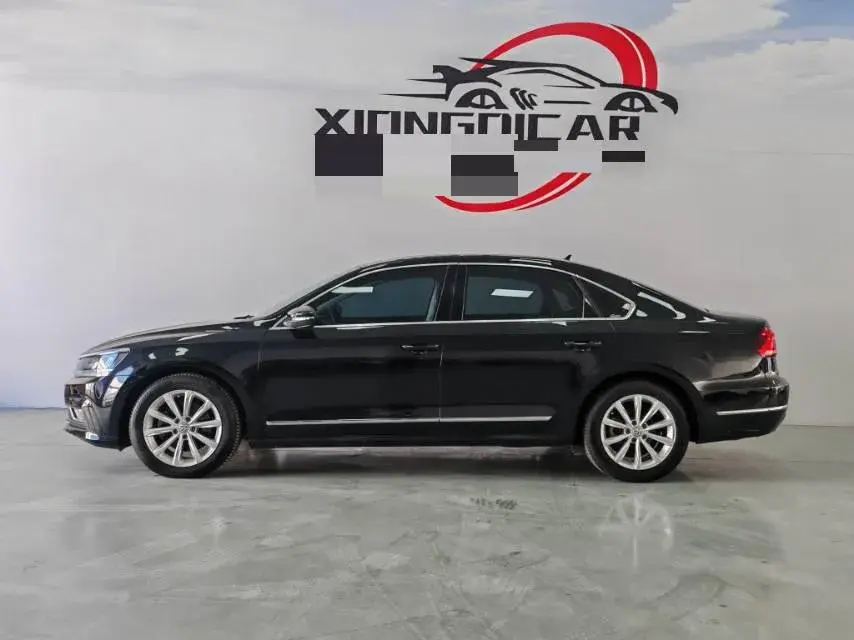 2017 VOLKSWAGEN PASSAT thumbnail 3