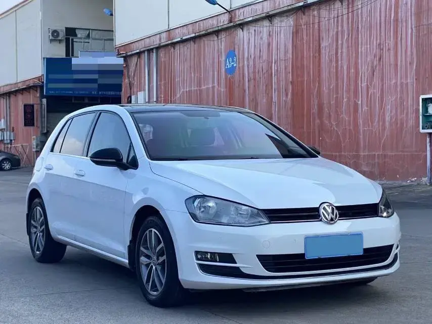 2017 VOLKSWAGEN GOLF thumbnail 3