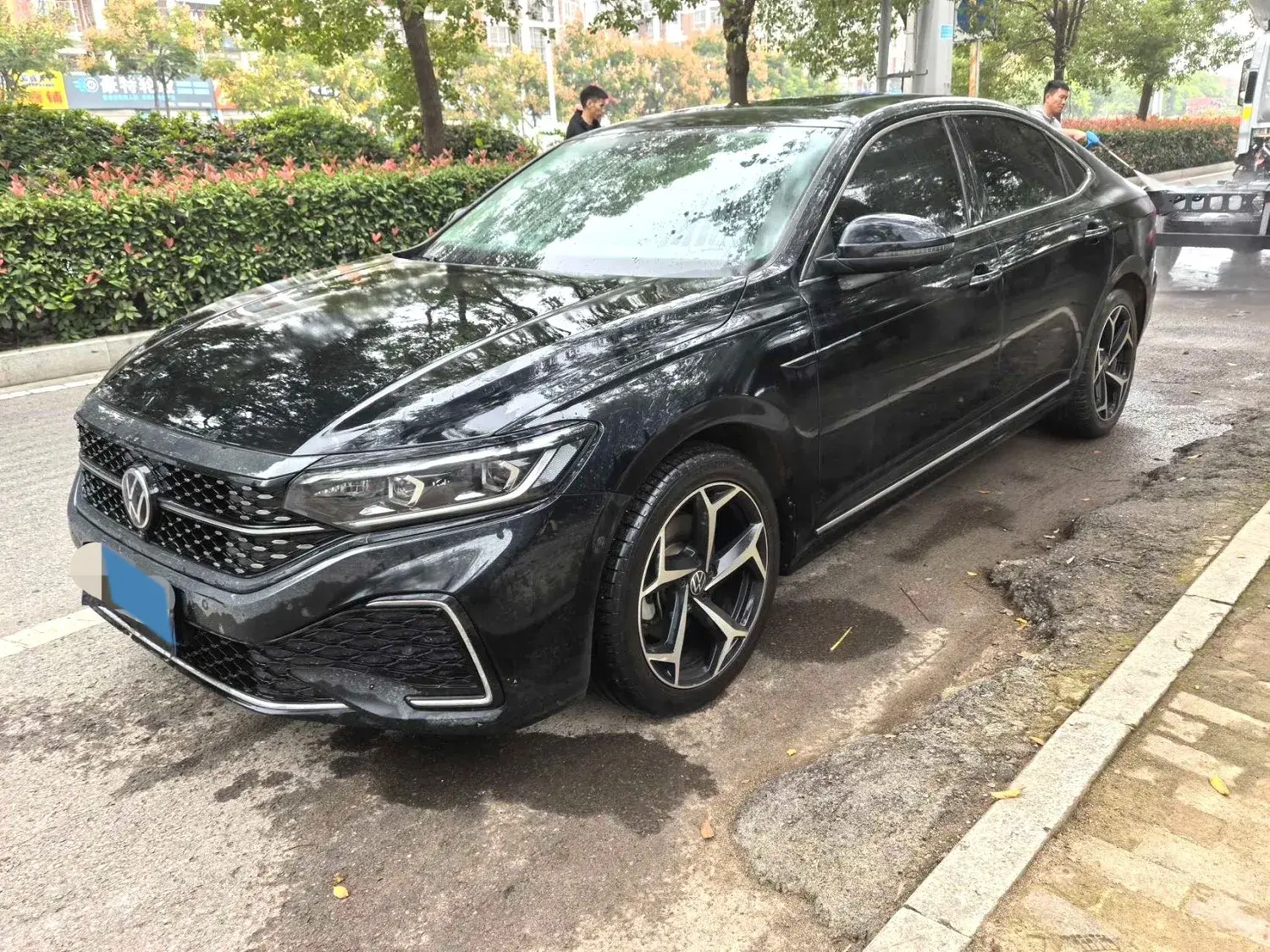 2023 VOLKSWAGEN PASSAT view 1