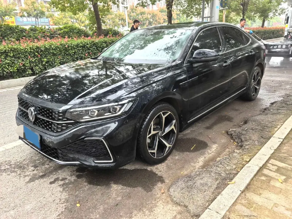 2023 Volkswagen Passat 2.0T 186HP L4 7DCT