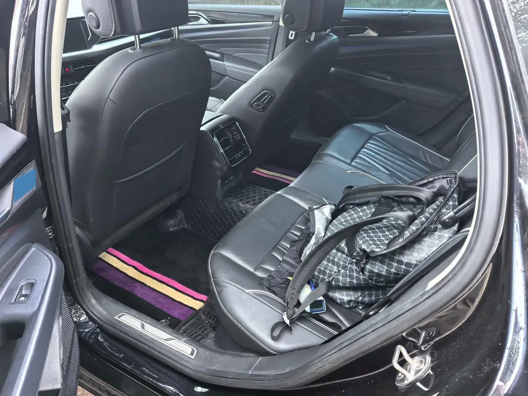 2023 VOLKSWAGEN PASSAT thumbnail 4