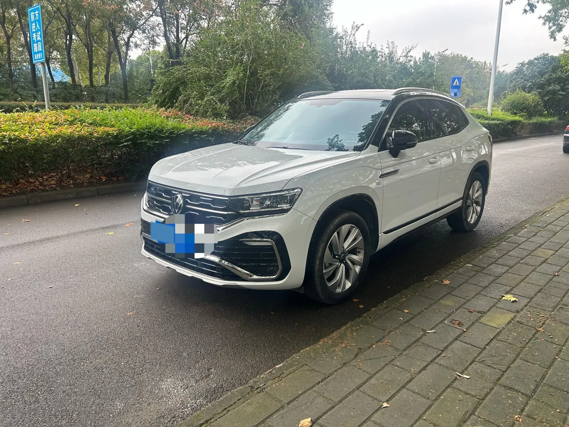 2020 VOLKSWAGEN TAYRON view 1