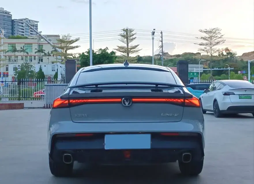 2023 CHANGAN UNI-V thumbnail 3