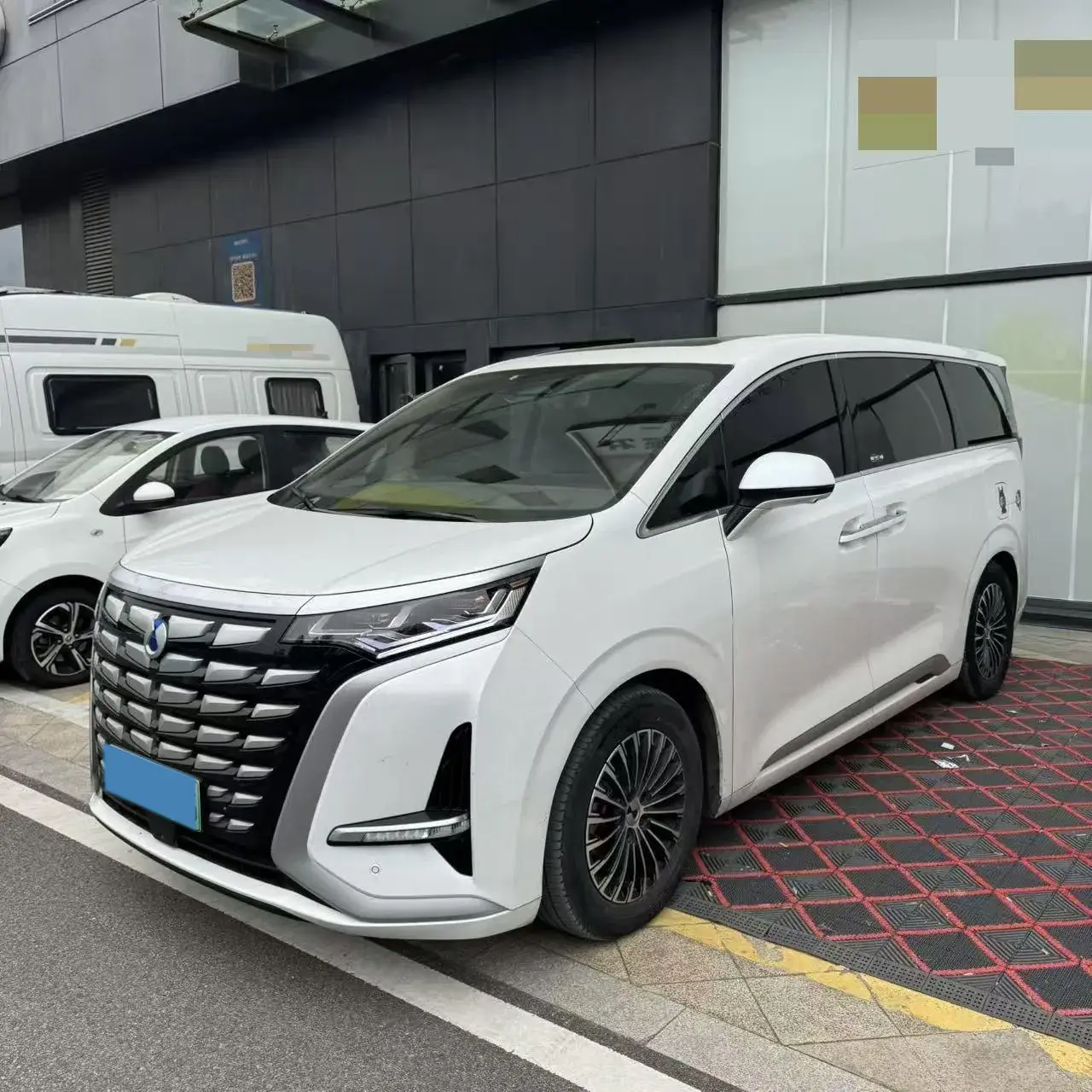 2022 DENZA D9 view 1