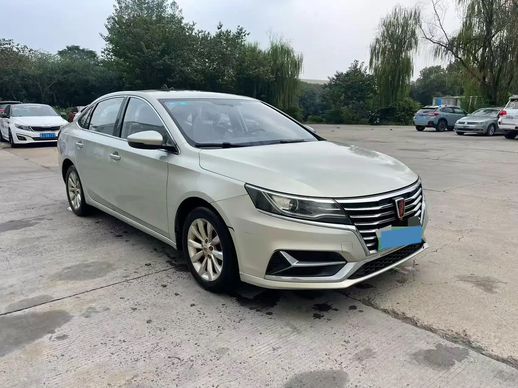 2017 ROEWE I6 thumbnail 3