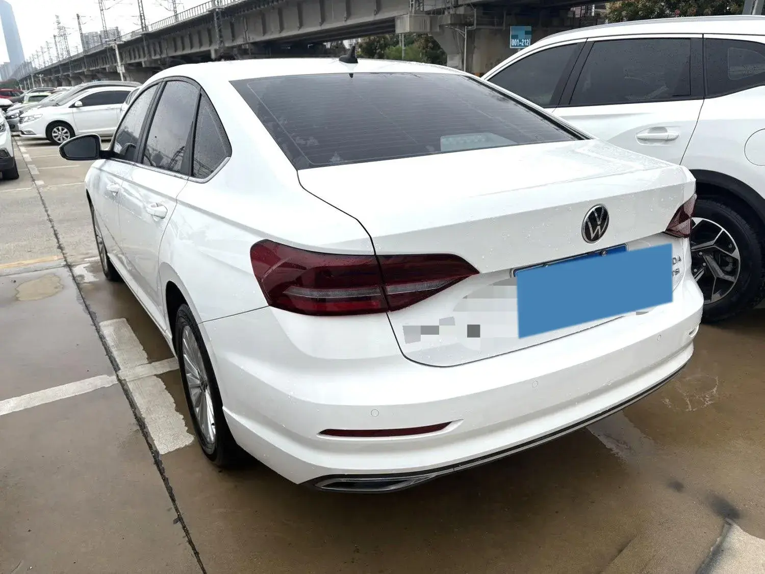 2021 VOLKSWAGEN LAVIDA thumbnail 4