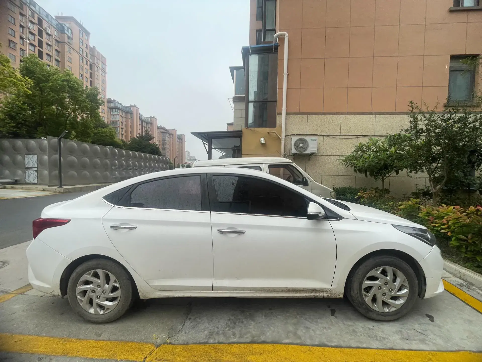 2020 HYUNDAI VERNA thumbnail 4